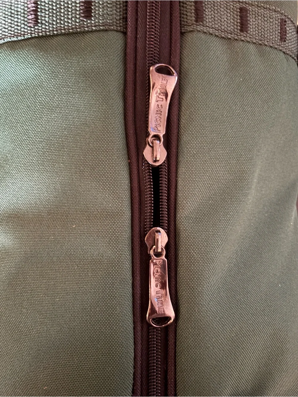 Picnic Time Green Insulated Wine  Cooler Bag with Accessories